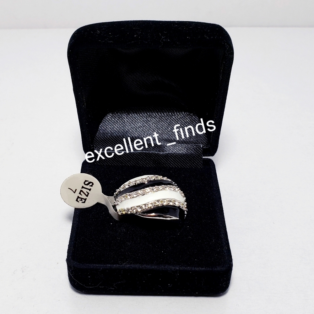 NEW Black and White Enamel Ring with Rhinestones Size 7